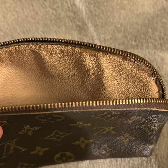 Louis Vuitton Cosmetic Case - Picture 9 of 9